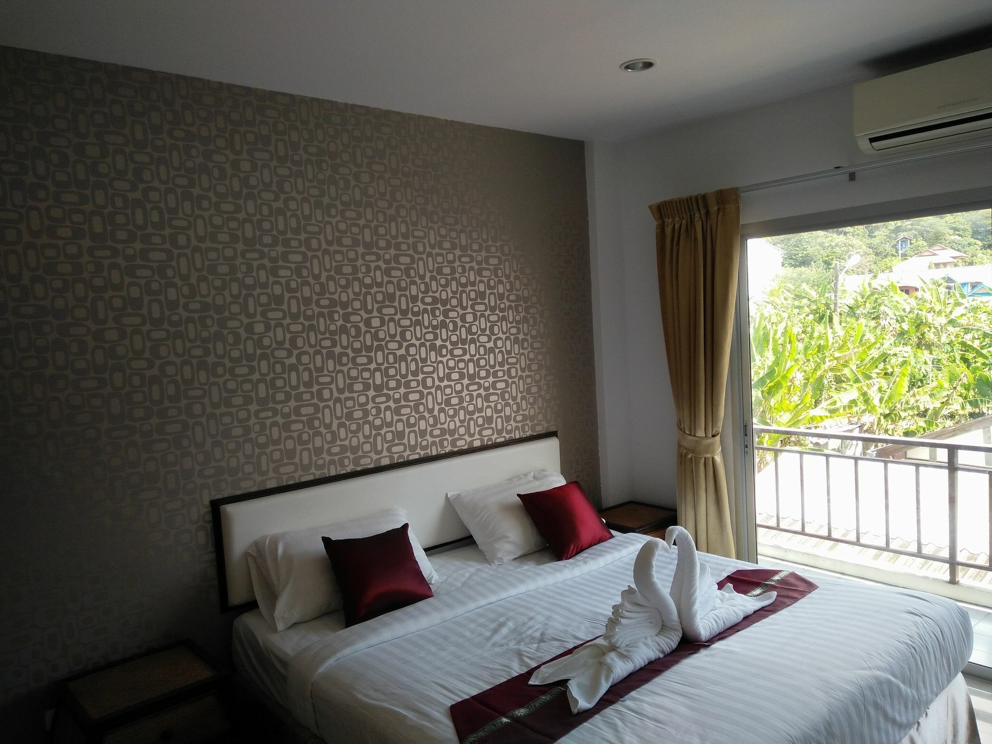White Sky Boutique Hotel Patong Exterior photo